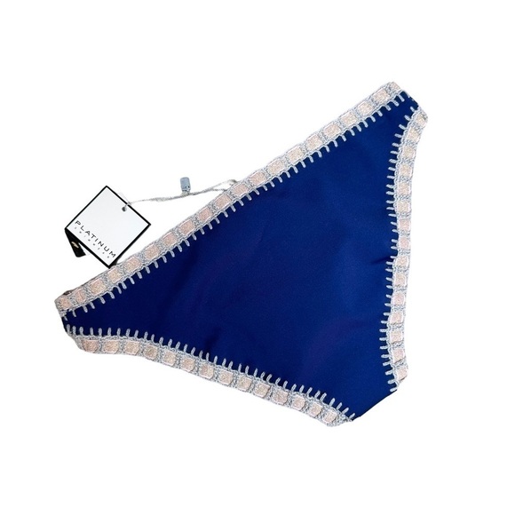 NWT Platinum Navy Crochet Trim Scoop Bottom - Picture 2 of 3